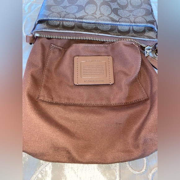GORGEOUS🌟COACH SIGNATURE COATED CANVAS CROSSBODY 🌟GUC - CLEAN! - Picture 3 of 15